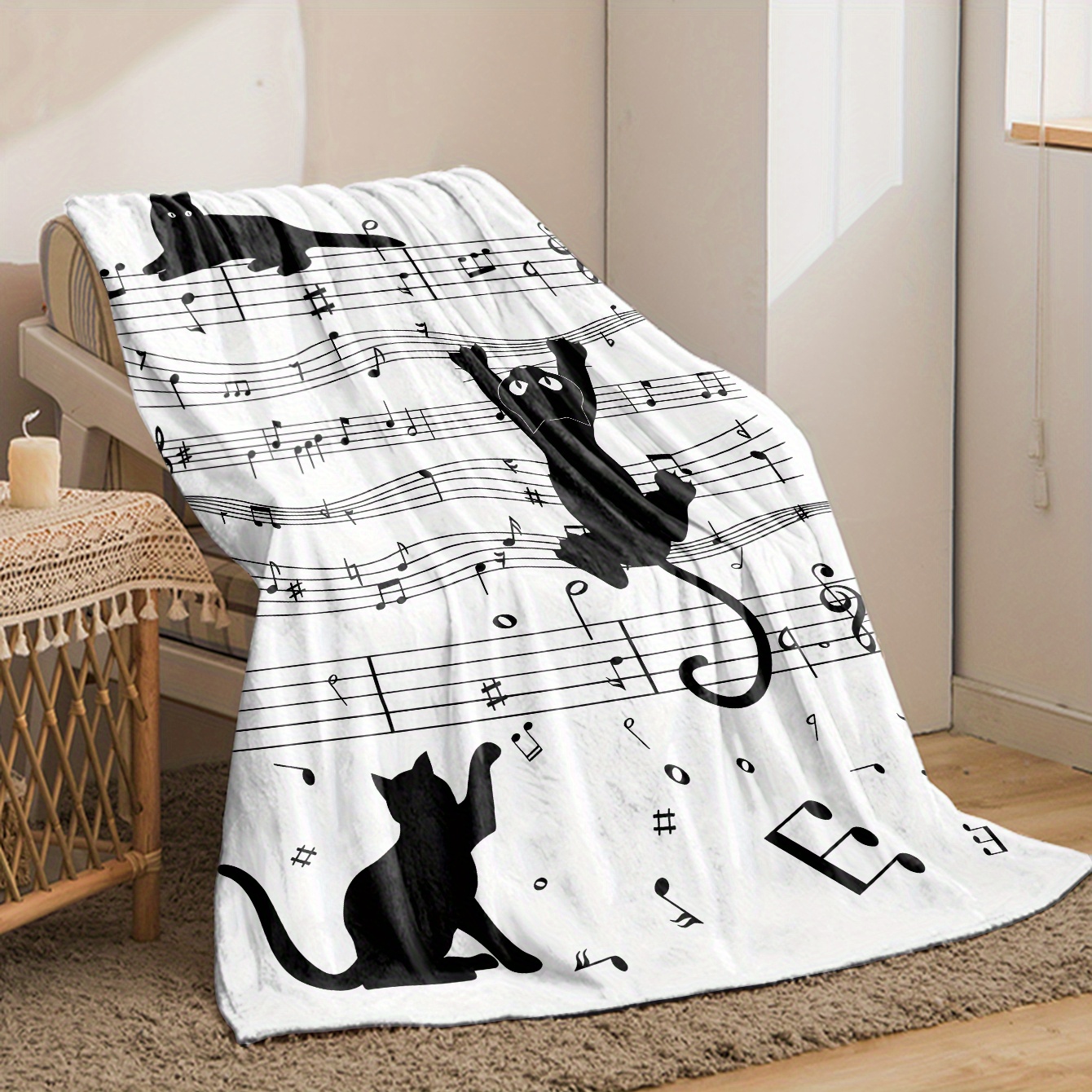 Black and white cat silhouette - مراجعة Home Textiles Notes وسعره
